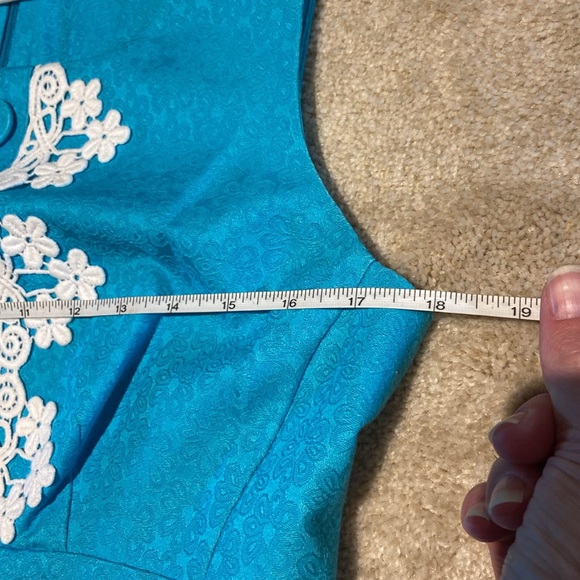 Lilly Pulitzer Blue Sleeveless Dress with Buttons and White Appliqué - Picture 11 of 14